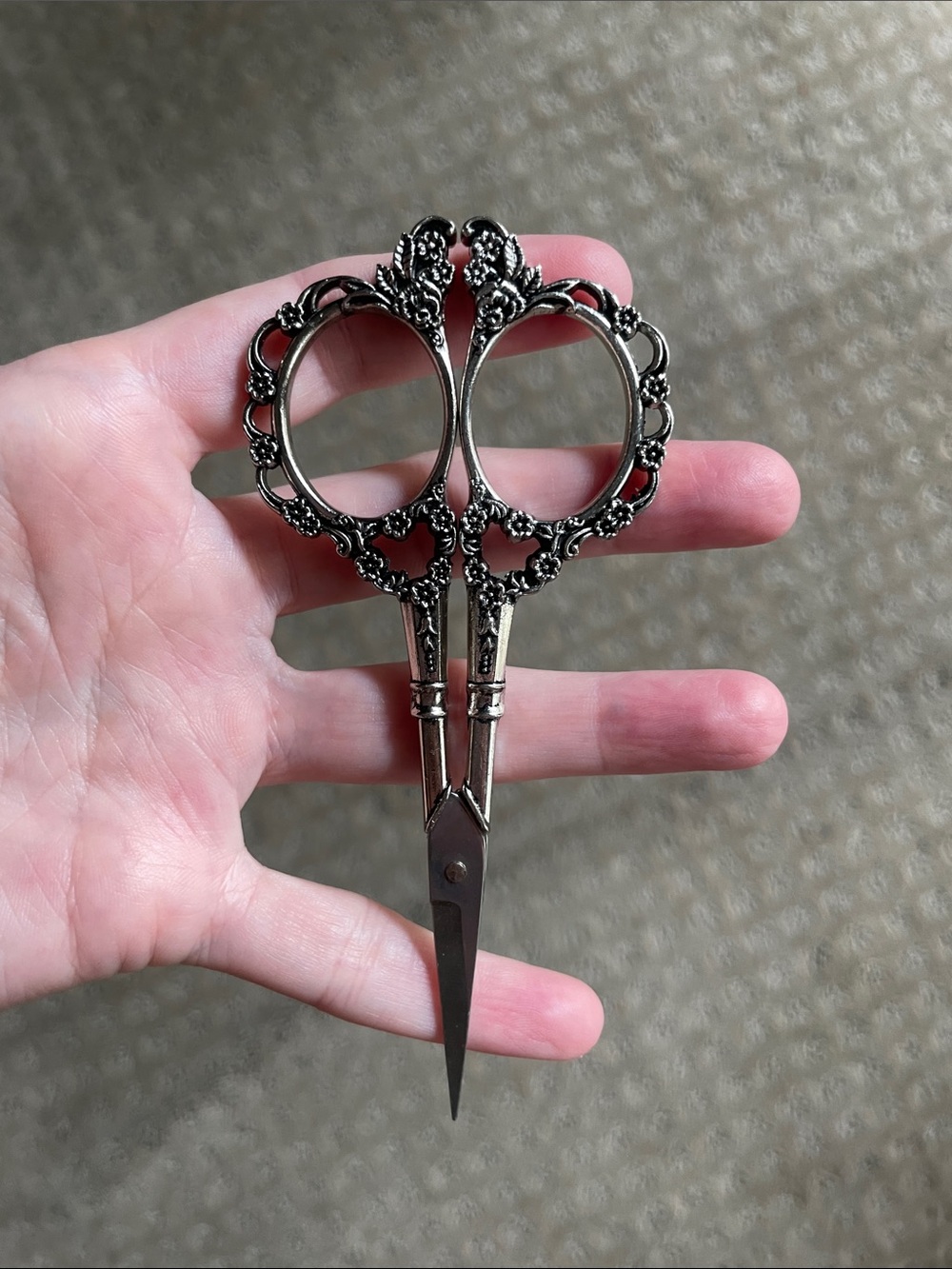 Mini Crafting Scissors - Picture 2 of 3